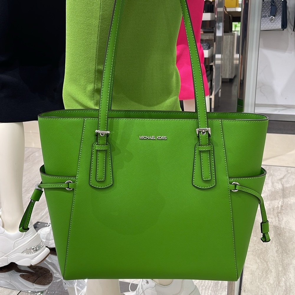 Michael Kors Voyager Large Saffiano Leather Tote Bag
Jangle Green 
NWT - Picture 10 of 16
